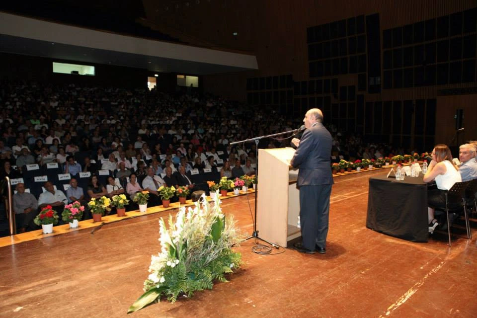 שאול מופז נואם בטקס הענקת מלגות של קרן מכבים