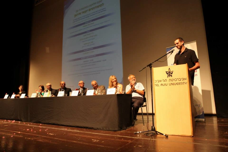 במת טקס הענקת מלגות של קרן מכבים